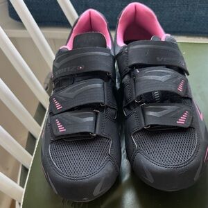 Venz Women's Black and Pink Athletic Shoes